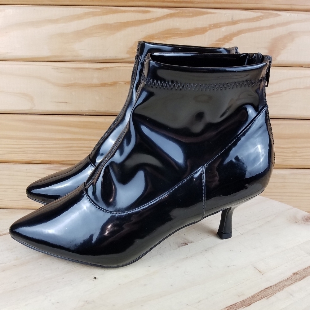 Halston MUMBAI Black Vegan Leather Ankle Boot Bootie Heeled Back Zip Womens 9 US